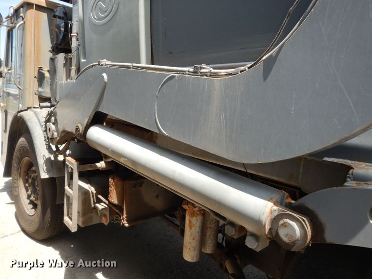 image for item DN1625 2015 Mack LEU633 Mammoth  refuse truck