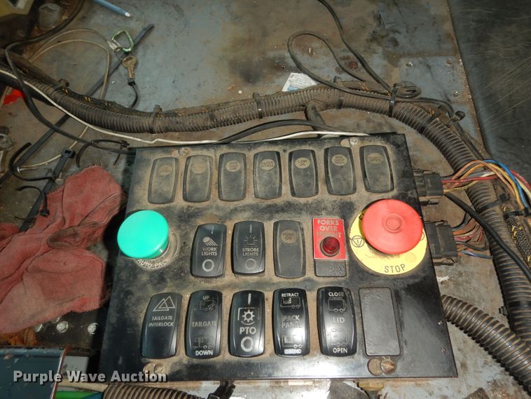 image for item DN1625 2015 Mack LEU633 Mammoth  refuse truck