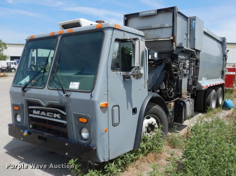 image for item DN1627 2013 Mack LEU613  refuse truck