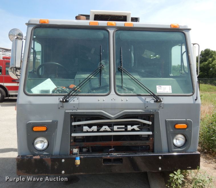 image for item DN1627 2013 Mack LEU613  refuse truck