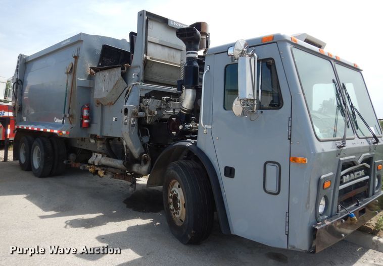 image for item DN1627 2013 Mack LEU613  refuse truck