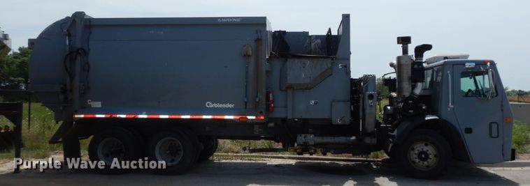 image for item DN1627 2013 Mack LEU613  refuse truck