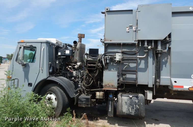 image for item DN1627 2013 Mack LEU613  refuse truck