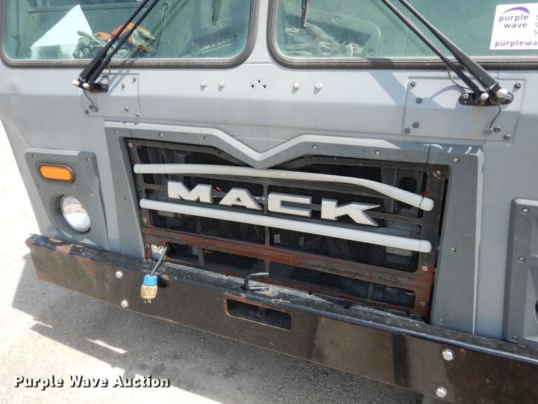 image for item DN1627 2013 Mack LEU613  refuse truck