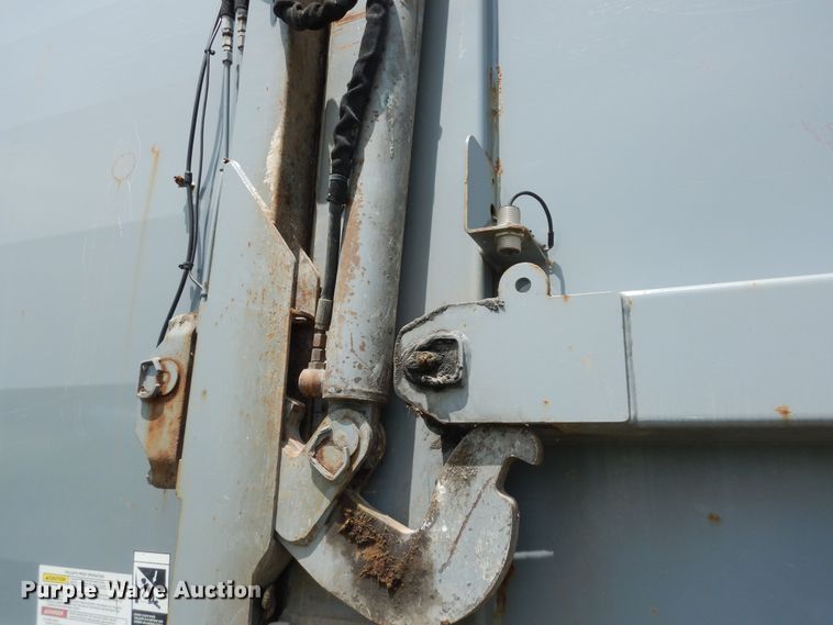 image for item DN1627 2013 Mack LEU613  refuse truck