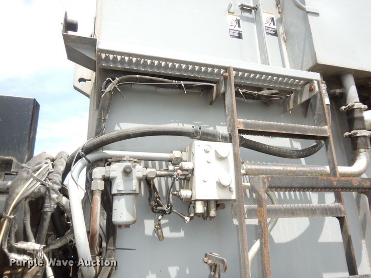 image for item DN1627 2013 Mack LEU613  refuse truck