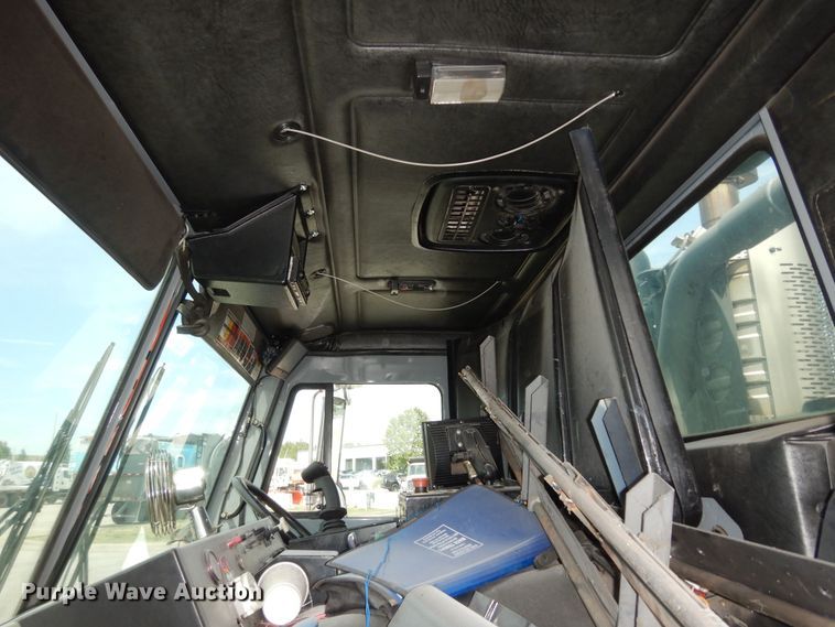 image for item DN1627 2013 Mack LEU613  refuse truck