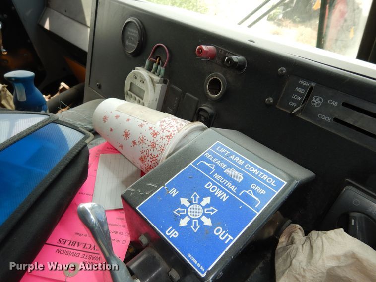 image for item DN1627 2013 Mack LEU613  refuse truck