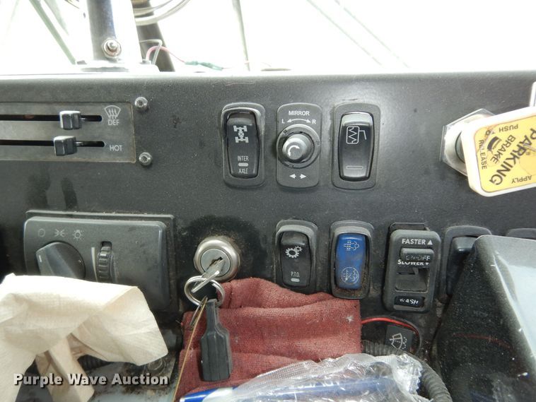 image for item DN1627 2013 Mack LEU613  refuse truck