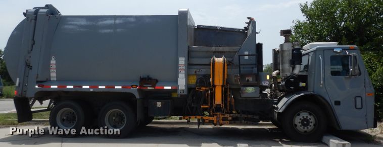 image for item DN1628 2014 Mack LEU613  refuse truck