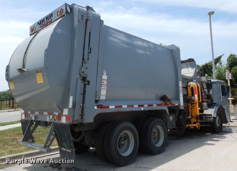 image for item DN1628 2014 Mack LEU613  refuse truck