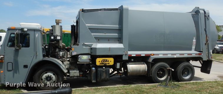 image for item DN1628 2014 Mack LEU613  refuse truck