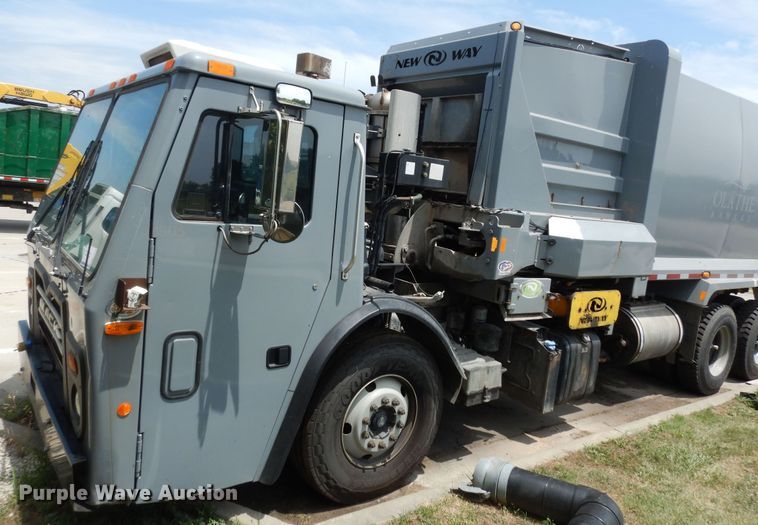 image for item DN1628 2014 Mack LEU613  refuse truck