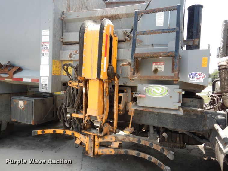 image for item DN1628 2014 Mack LEU613  refuse truck