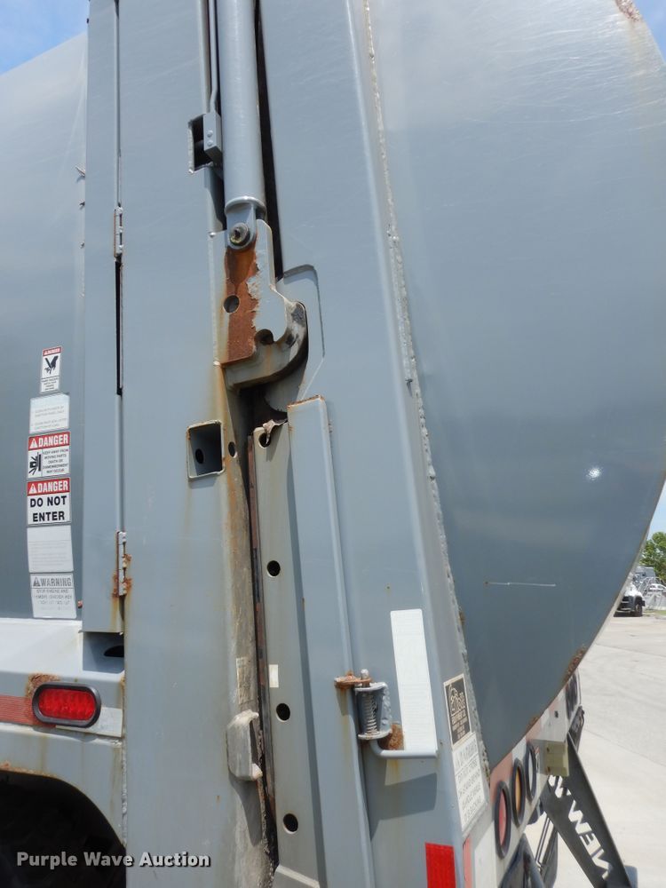 image for item DN1628 2014 Mack LEU613  refuse truck