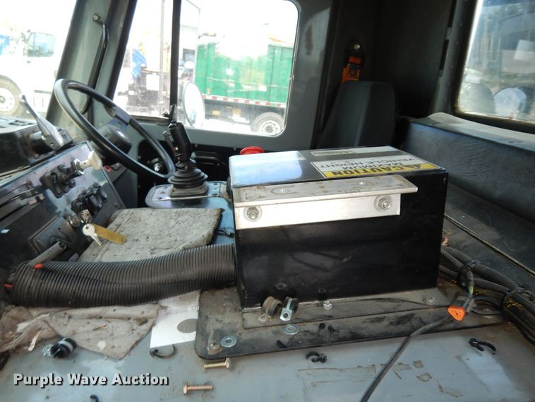 image for item DN1628 2014 Mack LEU613  refuse truck