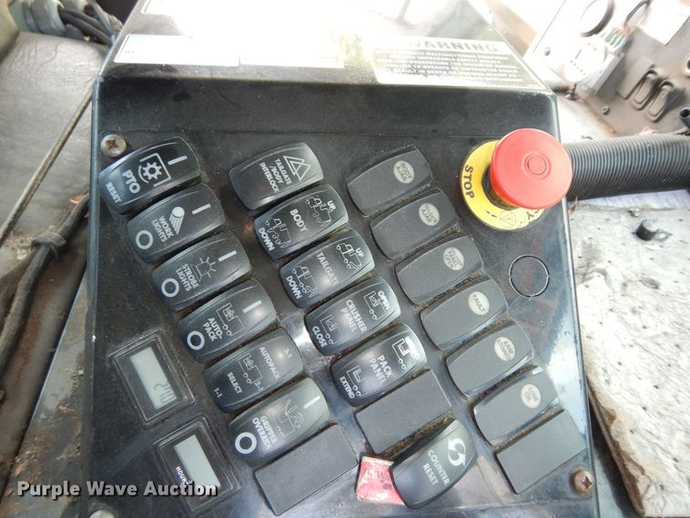 image for item DN1628 2014 Mack LEU613  refuse truck