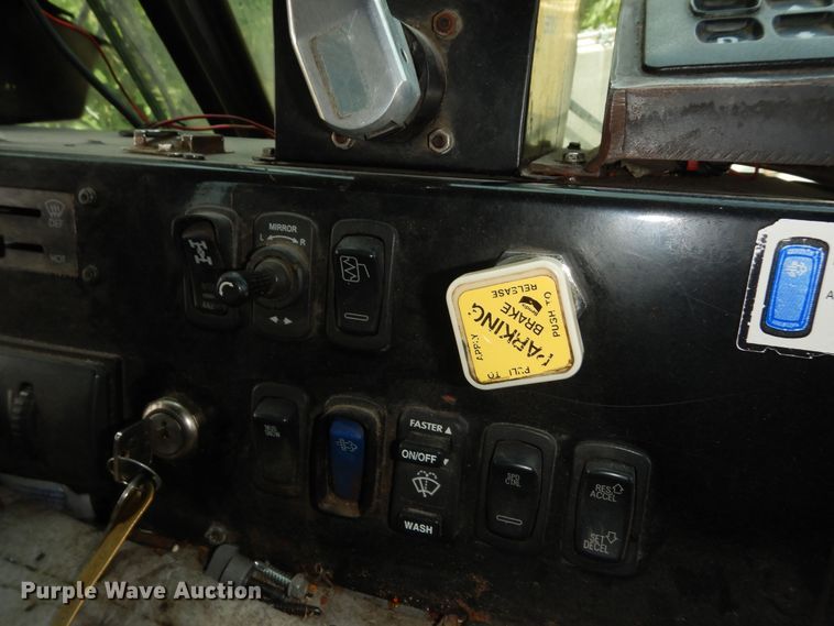 image for item DN1628 2014 Mack LEU613  refuse truck