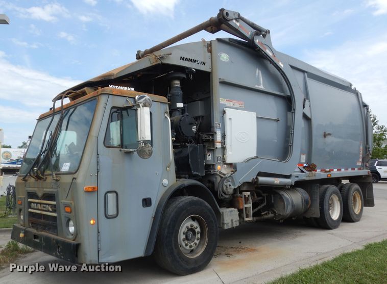 image for item DN1629 2015 Mack LEU633 Mammoth  refuse truck