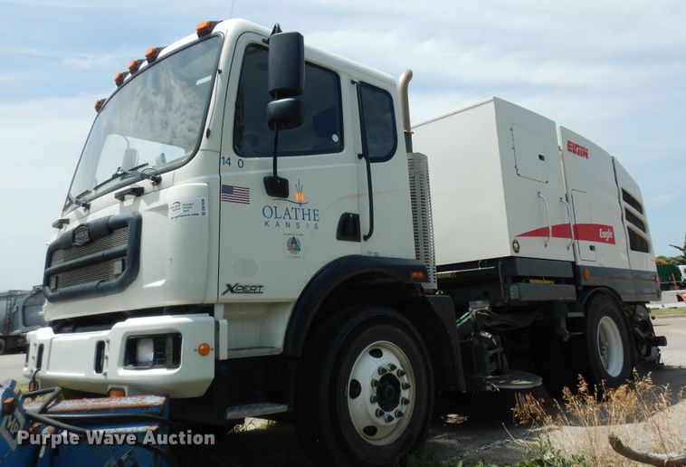 image for item DN1630 2014 Auto Car ACMD42  street sweeper truck