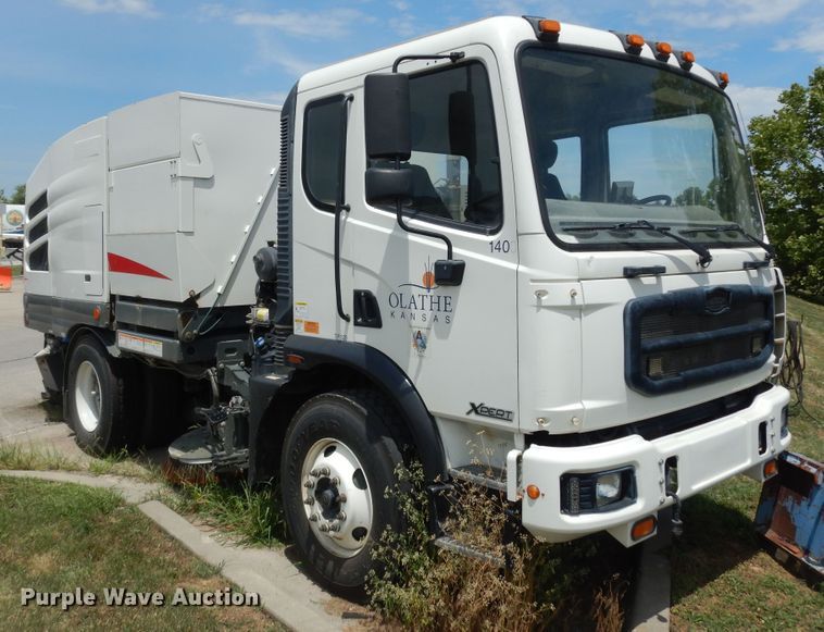 image for item DN1630 2014 Auto Car ACMD42  street sweeper truck