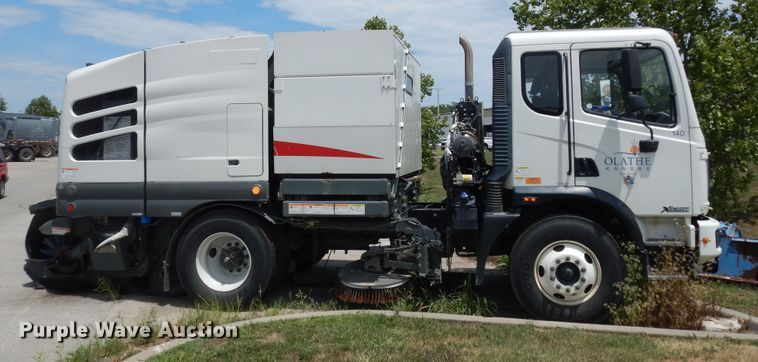 image for item DN1630 2014 Auto Car ACMD42  street sweeper truck