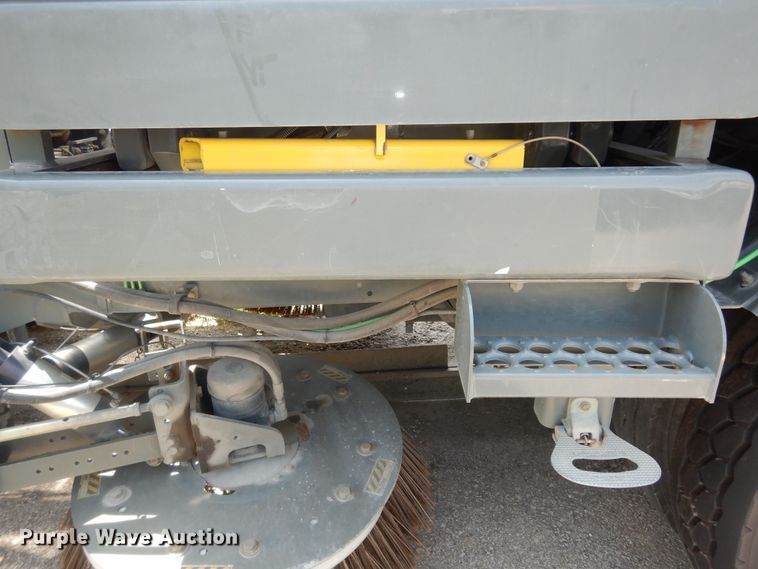 image for item DN1630 2014 Auto Car ACMD42  street sweeper truck