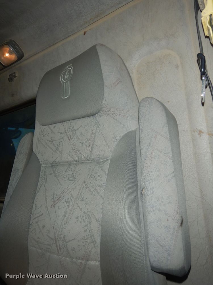 image for item DN1660 2008 Kenworth T300  dump truck