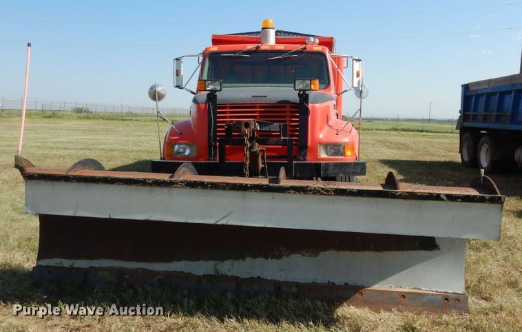 image for item DN1661 1999 International 4900  dump truck
