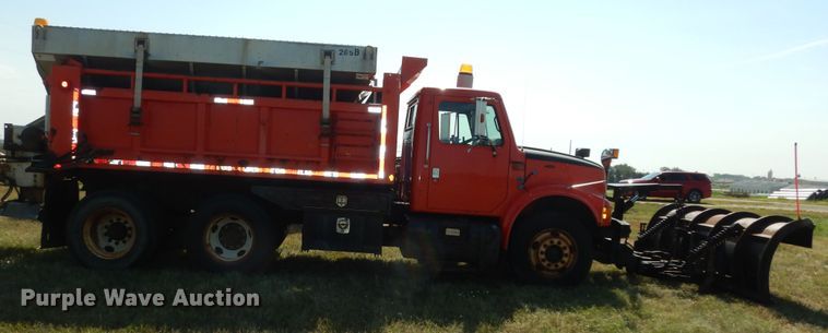 image for item DN1661 1999 International 4900  dump truck