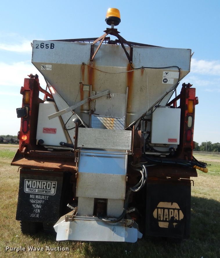 image for item DN1661 1999 International 4900  dump truck