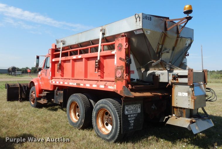 image for item DN1661 1999 International 4900  dump truck