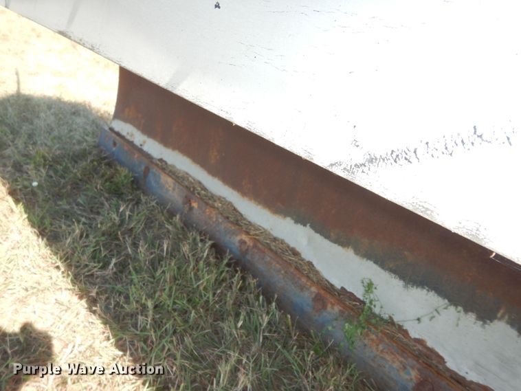 image for item DN1661 1999 International 4900  dump truck