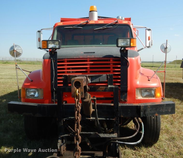 image for item DN1661 1999 International 4900  dump truck