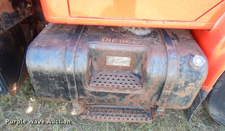 image for item DN1661 1999 International 4900  dump truck