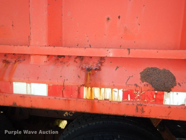 image for item DN1661 1999 International 4900  dump truck