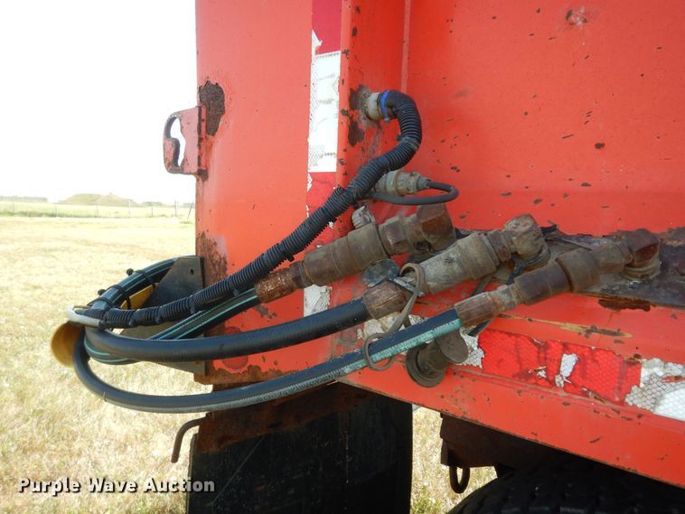 image for item DN1661 1999 International 4900  dump truck