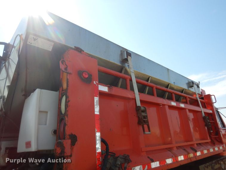 image for item DN1661 1999 International 4900  dump truck