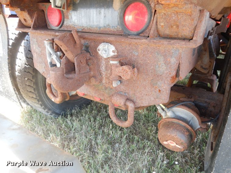 image for item DN1661 1999 International 4900  dump truck