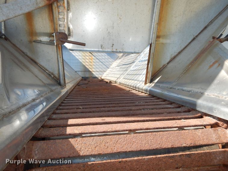 image for item DN1661 1999 International 4900  dump truck