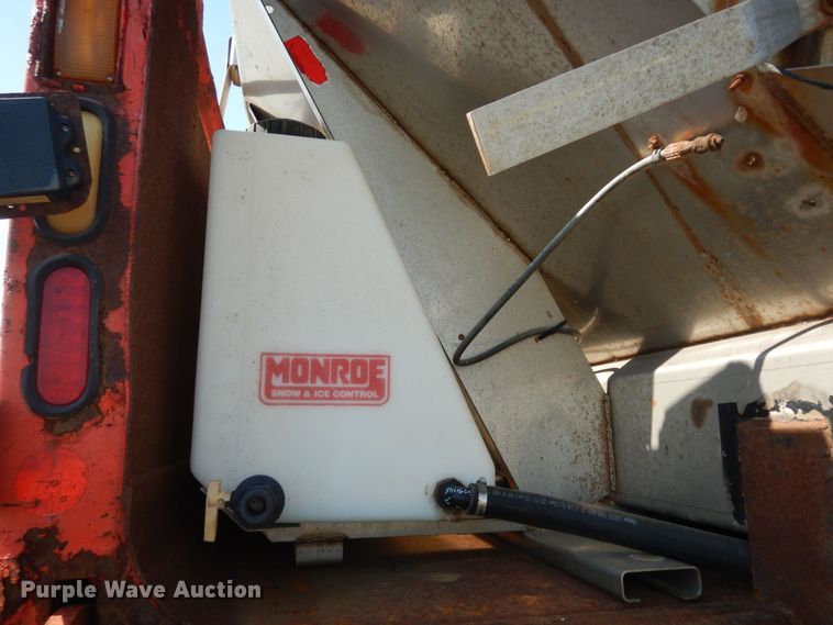 image for item DN1661 1999 International 4900  dump truck