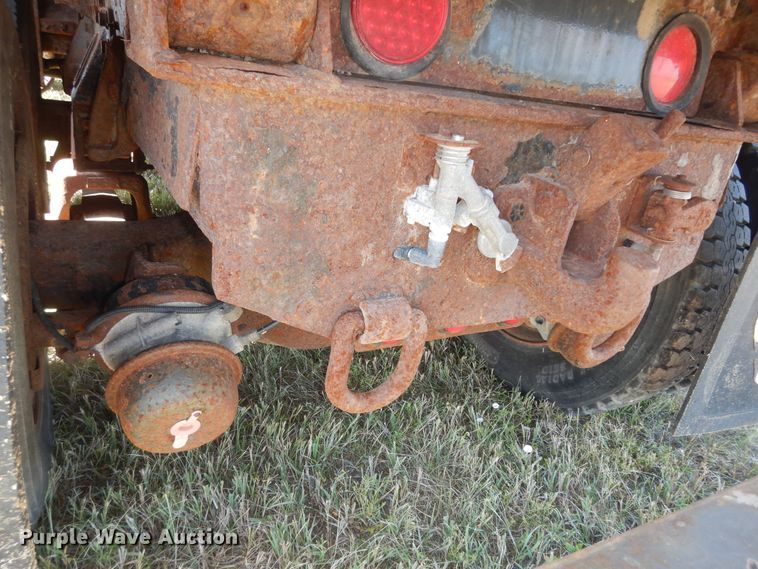 image for item DN1661 1999 International 4900  dump truck