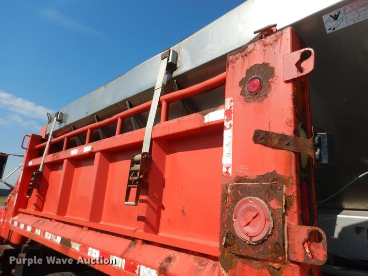 image for item DN1661 1999 International 4900  dump truck