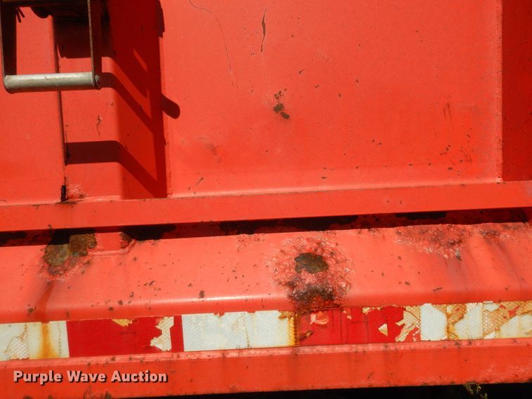 image for item DN1661 1999 International 4900  dump truck