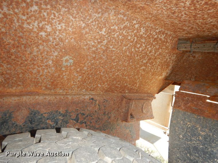 image for item DN1661 1999 International 4900  dump truck