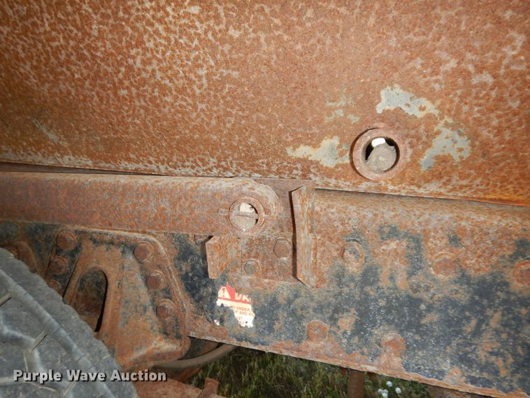 image for item DN1661 1999 International 4900  dump truck