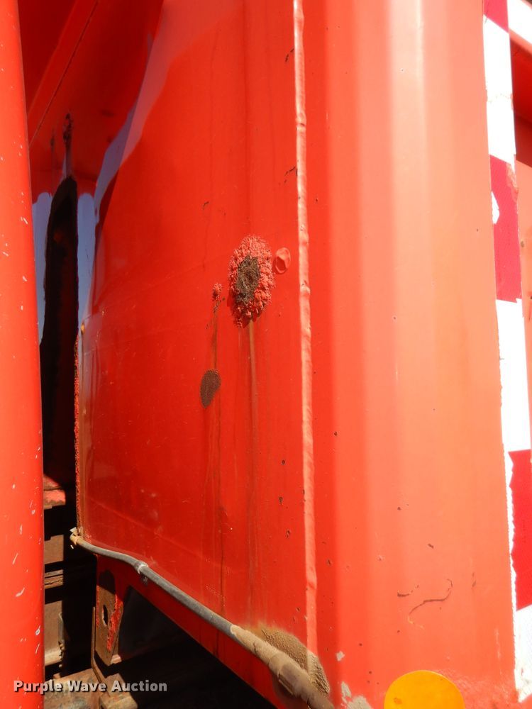 image for item DN1661 1999 International 4900  dump truck