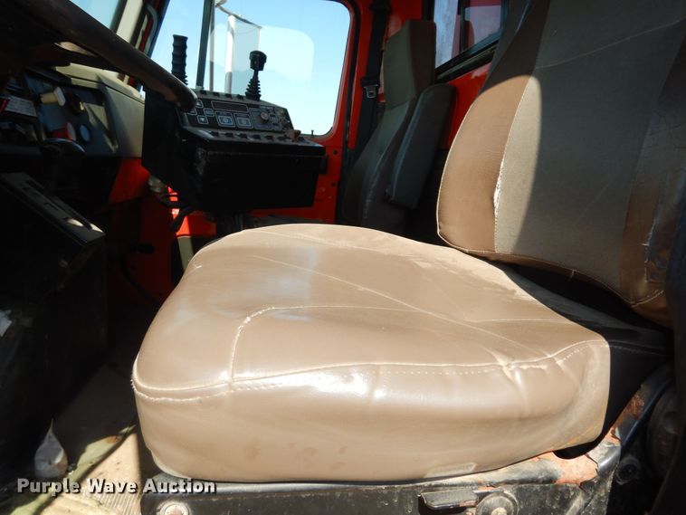 image for item DN1661 1999 International 4900  dump truck