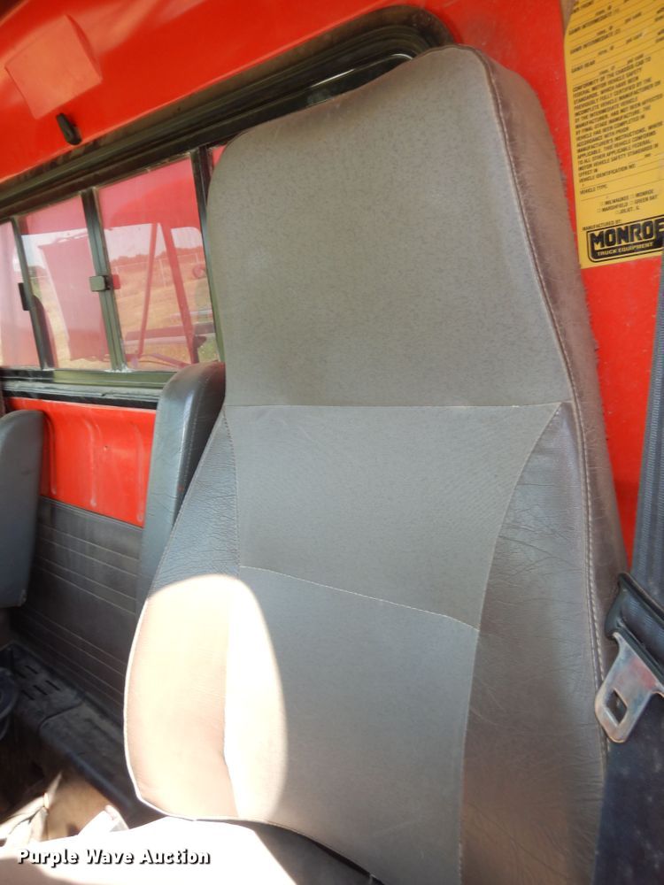 image for item DN1661 1999 International 4900  dump truck