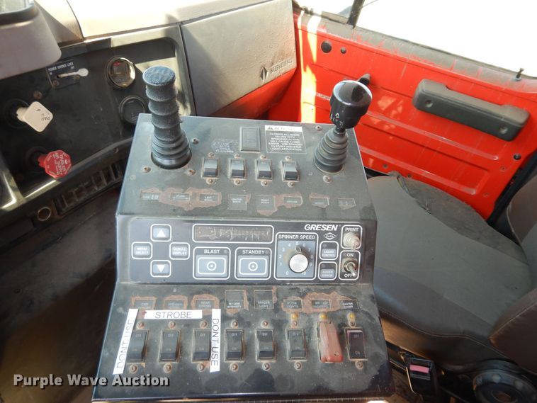 image for item DN1661 1999 International 4900  dump truck